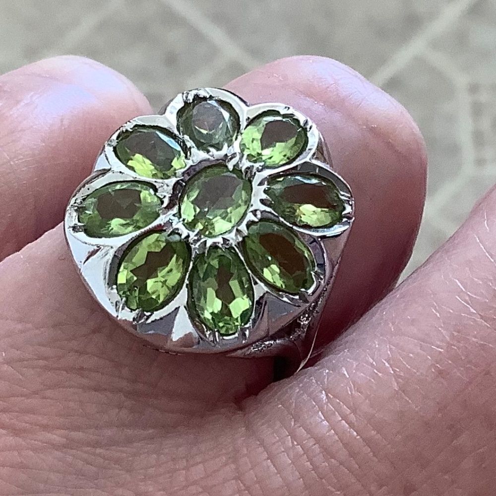 𝅺STERLING SILVER 925 PERIDOT FLORAL RING SIZE US 7.5​​
